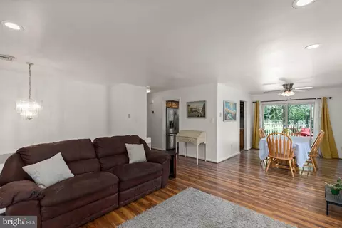 6233 White Oak Dr, Frederick, MD 21701 photo 4