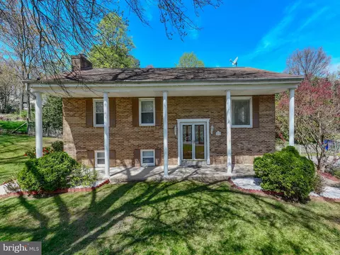 6233 White Oak Dr, Frederick, MD 21701