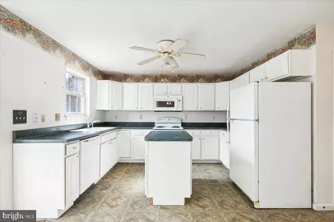 Kitchen - 4962 Farringdon Ct, Frederick, MD 21703 photo 2 of 5