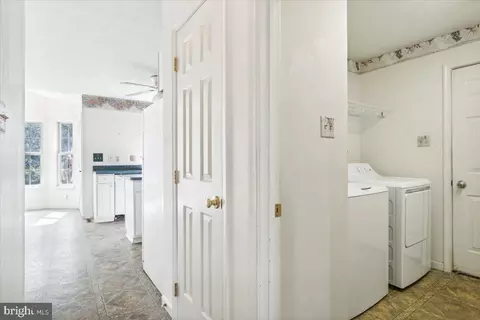 Entry Way - 4962 Farringdon Ct, Frederick, MD 21703 photo 4 of 7