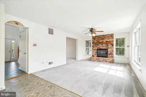 Living - 4962 Farringdon Ct, Frederick, MD 21703 photo 4 of 5