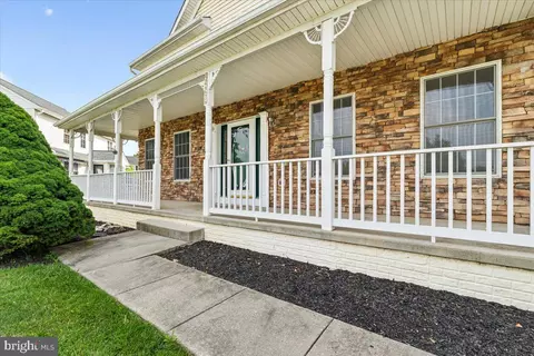 Exterior - 4962 Farringdon Ct, Frederick, MD 21703 photo 4 of 10