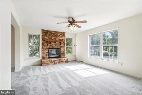 Living - 4962 Farringdon Ct, Frederick, MD 21703 photo 3 of 5