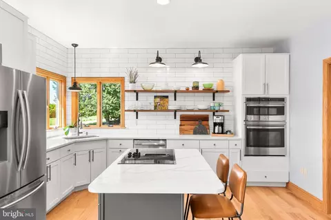 Kitchen - 3027 Marker Rd, Middletown, MD 21769 photo 8 of 10