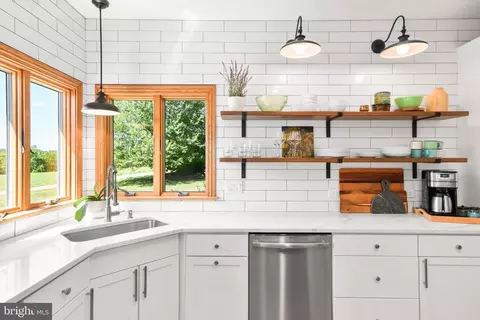 Kitchen - 3027 Marker Rd, Middletown, MD 21769 photo 1 of 10