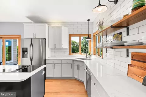 Kitchen - 3027 Marker Rd, Middletown, MD 21769 photo 4 of 10