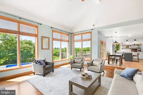 Living - 3027 Marker Rd, Middletown, MD 21769 photo 4 of 6