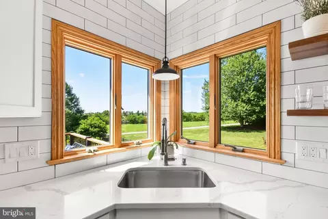 Kitchen - 3027 Marker Rd, Middletown, MD 21769 photo 6 of 10