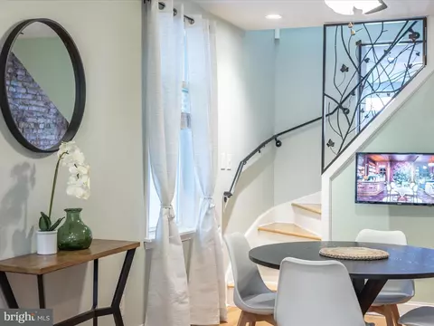 Entry Way - 252 E 7th St E, Frederick, MD 21701 photo 2 of 2