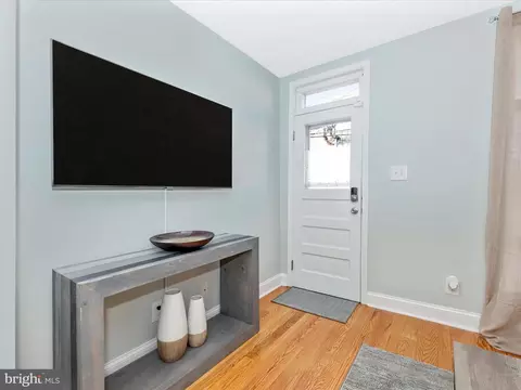 Entry Way - 252 E 7th St E, Frederick, MD 21701 photo 1 of 2