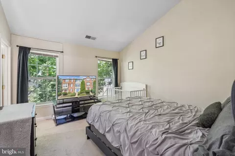 Bedroom - 515 Eisenhower Dr, Frederick, MD 21703 photo 2 of 5