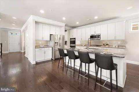 Entry Way - 5116 Continental Dr, Frederick, MD 21703 photo 5 of 14