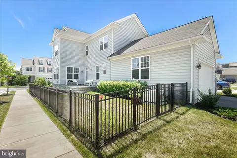 Exterior - 5116 Continental Dr, Frederick, MD 21703 photo 4 of 18