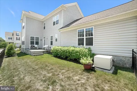 Exterior - 5116 Continental Dr, Frederick, MD 21703 photo 5 of 18