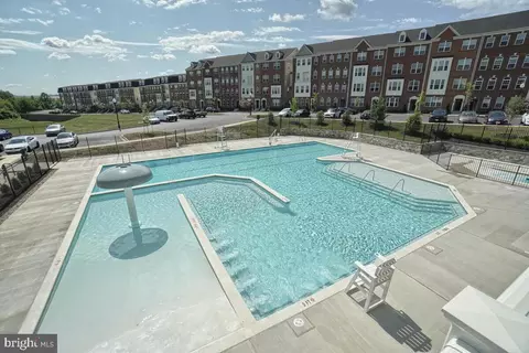 Exterior - 5116 Continental Dr, Frederick, MD 21703 photo 11 of 18