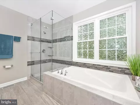 Bath - 2517 Bear Den Rd, Frederick, MD 21701 photo 3 of 6