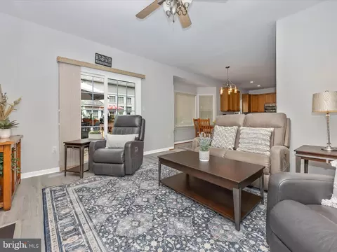 Living - 2517 Bear Den Rd, Frederick, MD 21701 photo 2 of 4