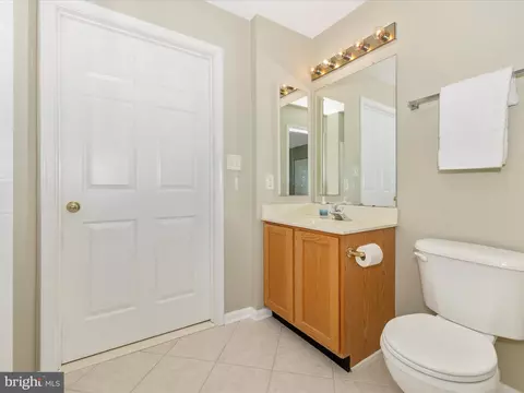 Bath - 500 Bradley Ct #4J, Frederick, MD 21703 photo 4 of 5