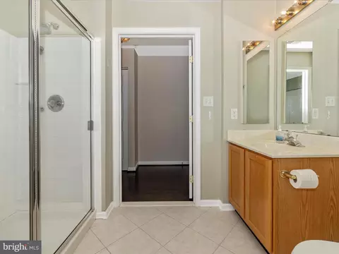 Bath - 500 Bradley Ct #4J, Frederick, MD 21703 photo 3 of 5