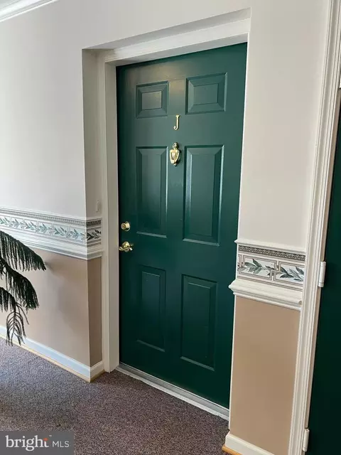 Entry Way - 500 Bradley Ct #4J, Frederick, MD 21703 photo 2 of 5