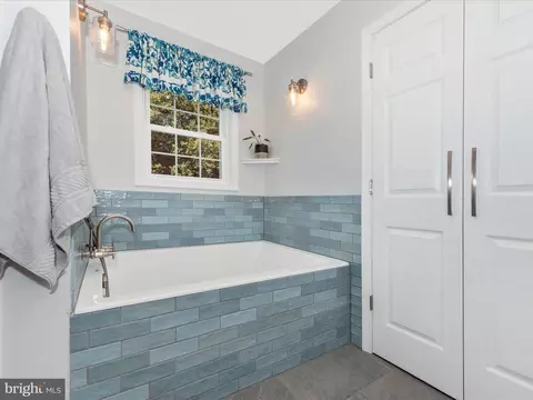 Bath - 5508 Corral Ln, Frederick, MD 21703 photo 3 of 6