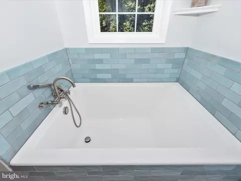 Bath - 5508 Corral Ln, Frederick, MD 21703 photo 4 of 6