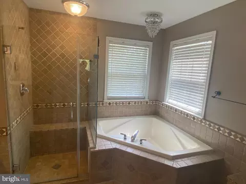 Bath - 1942 Timber Grove Rd, Frederick, MD 21702 photo 2 of 6
