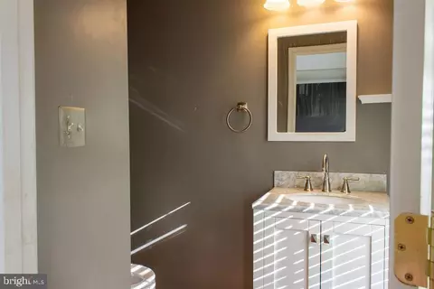 Entry Way - 1942 Timber Grove Rd, Frederick, MD 21702 photo 4 of 12