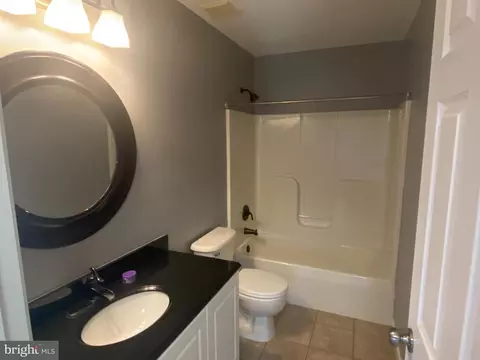 Bath - 1942 Timber Grove Rd, Frederick, MD 21702 photo 3 of 6