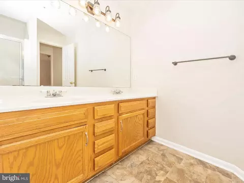 Bath - 2127 Bristol Dr #27, Frederick, MD 21702 photo 2 of 7
