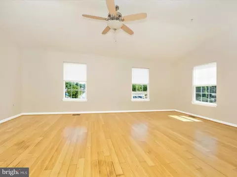 Living - 2127 Bristol Dr #27, Frederick, MD 21702 photo 8 of 12
