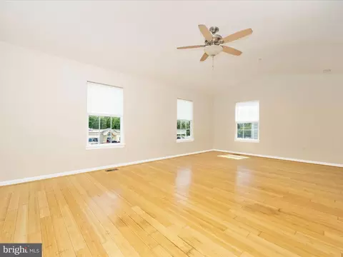 Living - 2127 Bristol Dr #27, Frederick, MD 21702 photo 12 of 12