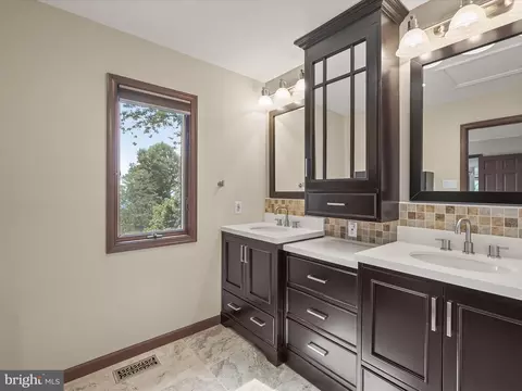 Bath - 5514 Bootjack Dr, Frederick, MD 21702 photo 2 of 9