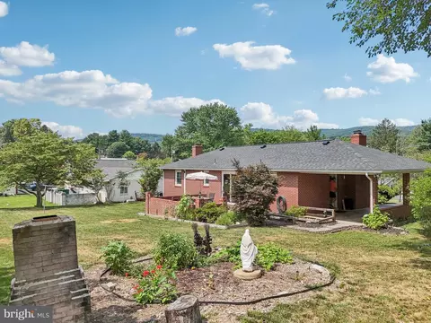 Exterior - 6605 Cherry Hill Dr, Frederick, MD 21702 photo 6 of 13