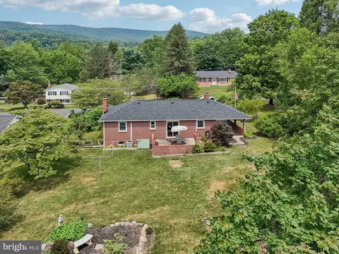 View/Area - 6605 Cherry Hill Dr, Frederick, MD 21702 photo 2 of 8