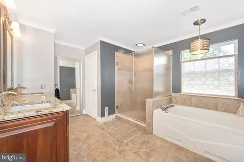 Bath - 6761 Covenant Ct, Frederick, MD 21702 photo 2 of 5