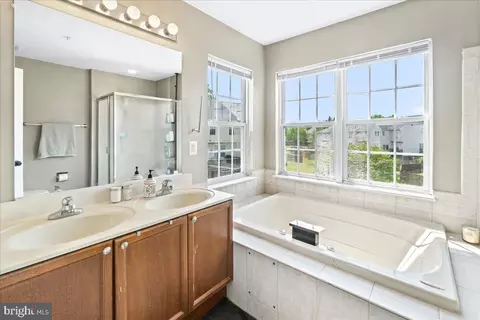Bath - 6581 Duncan Pl, Frederick, MD 21703 photo 2 of 4