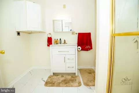 Bath - 422 Burck St, Frederick, MD 21701 photo 1 of 3