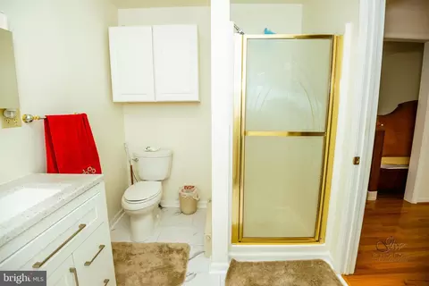 Bath - 422 Burck St, Frederick, MD 21701 photo 2 of 3