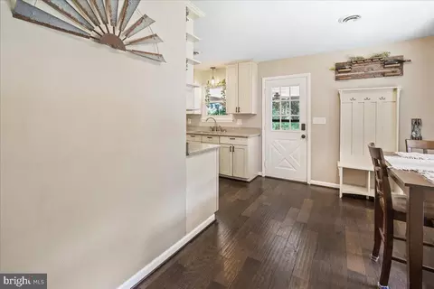 Entry Way - 7804 Horseshoe Ct, Frederick, MD 21701 photo 7 of 11