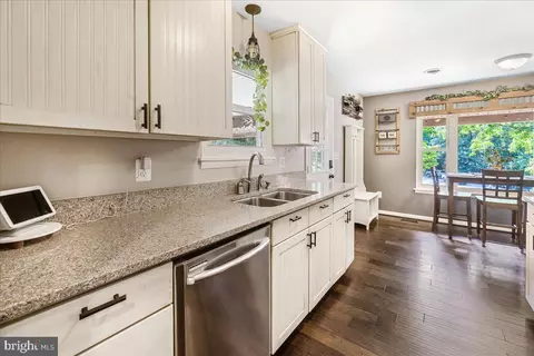 Entry Way - 7804 Horseshoe Ct, Frederick, MD 21701 photo 6 of 11
