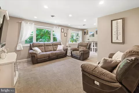 Entry Way - 7804 Horseshoe Ct, Frederick, MD 21701 photo 3 of 11