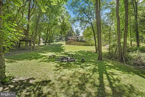 Exterior - 7804 Horseshoe Ct, Frederick, MD 21701 photo 13 of 16