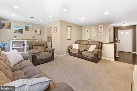 Entry Way - 7804 Horseshoe Ct, Frederick, MD 21701 photo 2 of 11