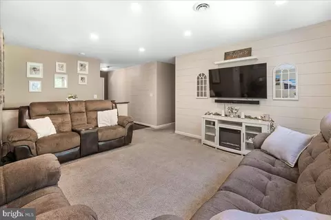 Entry Way - 7804 Horseshoe Ct, Frederick, MD 21701 photo 1 of 11