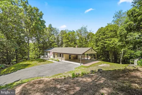 Exterior - 7804 Horseshoe Ct, Frederick, MD 21701 photo 4 of 16