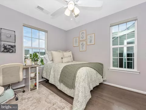 Bedroom - 5915 Shepherd Ln, Frederick, MD 21704 photo 4 of 7