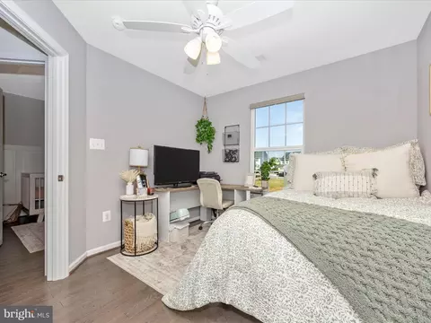 Bedroom - 5915 Shepherd Ln, Frederick, MD 21704 photo 5 of 7