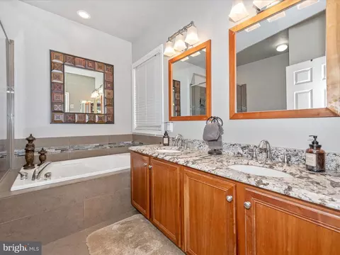 Bath - 1701 Wheyfield Dr, Frederick, MD 21701 photo 2 of 6