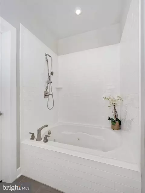 Bath - 1611 Trotter St, Frederick, MD 21702 photo 3 of 5